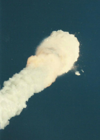 Illustration for article titled Long-Forgotten Photographs Reveal Challenger Disaster As It Happened